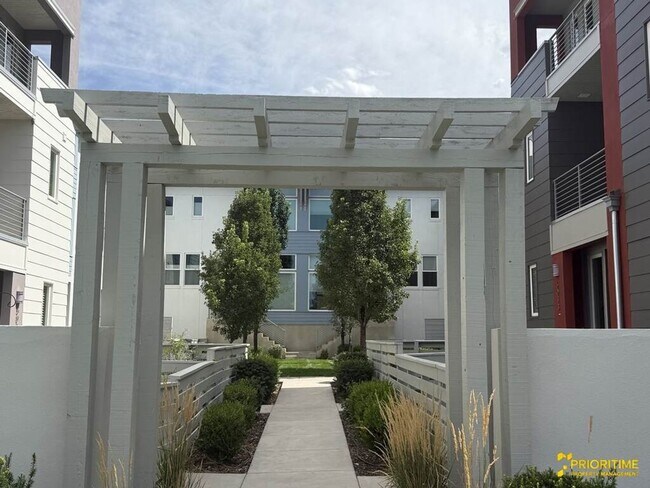 Foto del edificio - 5027 W Daybreak Pkwy