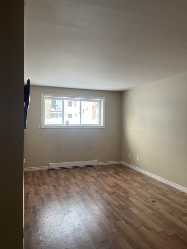 Building Photo - 615 Chalmers Ct