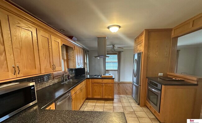 Foto del edificio - 5010 Castelar St