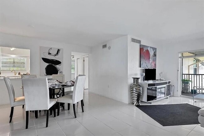 Foto del edificio - 4660 Ocean Blvd
