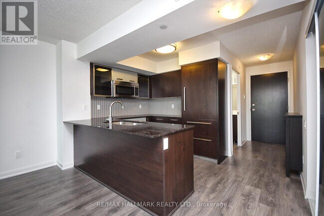 Photo du bâtiment - 5162-5162 Yonge St