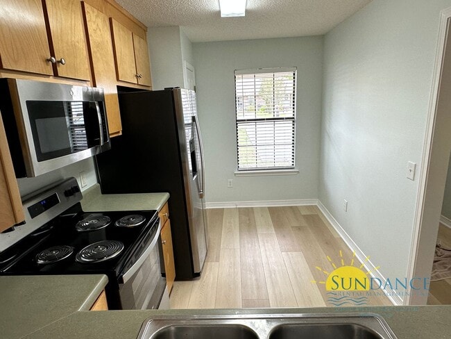 Building Photo - Charming 2-Bedroom End Unit Just Minutes f...