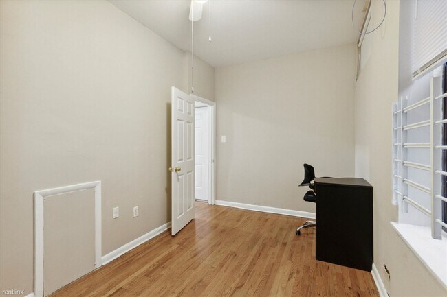 Foto del edificio - 3 br, 2 bath Triplex - 2148 N CARLISLE ST ...