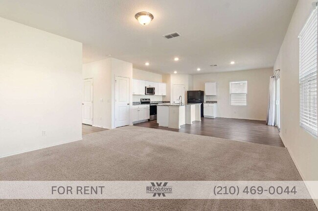 Foto del edificio - "Charming 3-Bedroom San Antonio Home with Granite Countertops and Spacious Living at 12603 Antilia!"