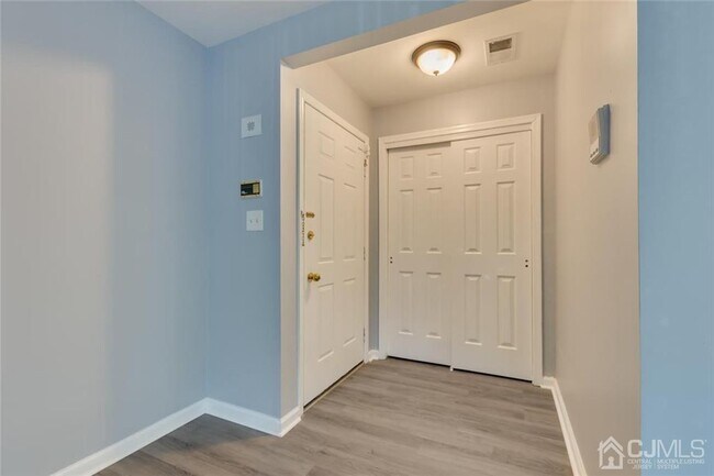 Building Photo - 1204 Woodhaven Dr
