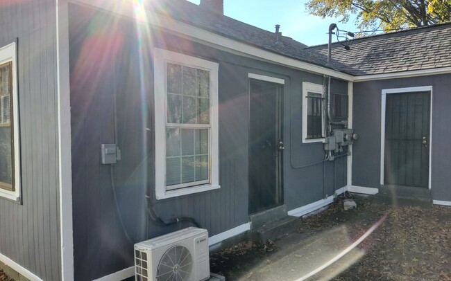 Building Photo - SECTION 8 WELCOME/ 1/2 OFF 1ST MONTH'S REN...