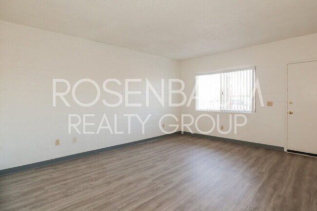 Foto del edificio - 1518 E Hedrick Dr