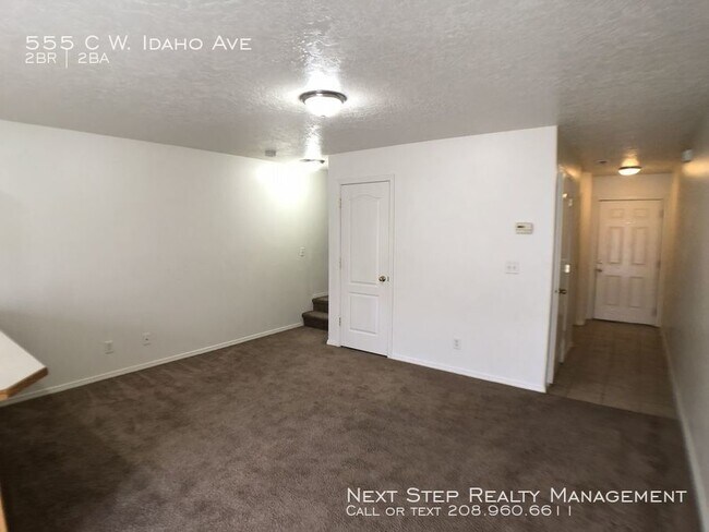 Building Photo - Large 2 bedroom
