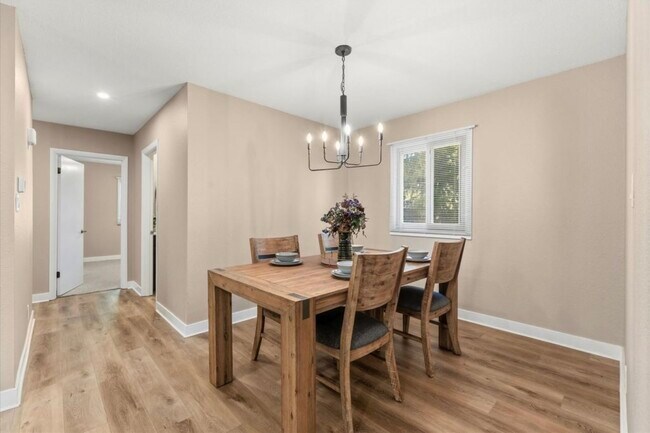 Foto del edificio - 408 Weathering Dr