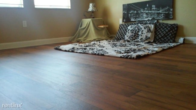 Building Photo - 2 br, 2 bath Condo - 827 Lowell Blvd