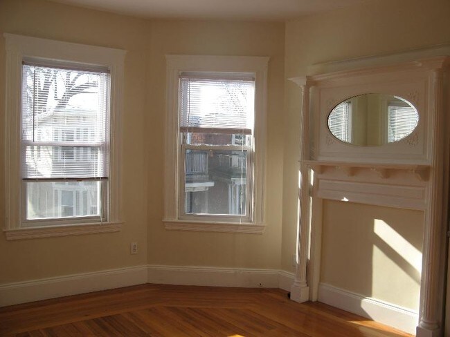 Foto del edificio - 12 Woodlawn St
