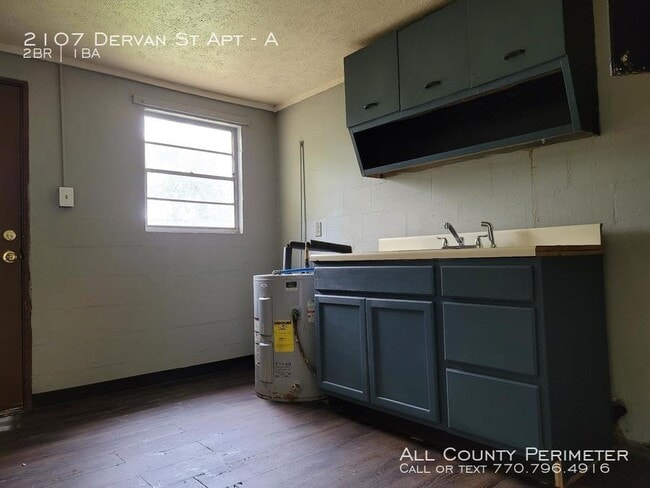 Building Photo - 2107 Dervan St