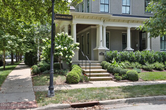 Foto del edificio - 9300 Blazing Star Ln