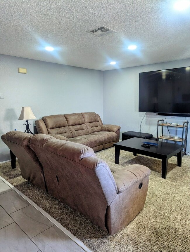 Building Photo - Furnished Rock l - Condo
