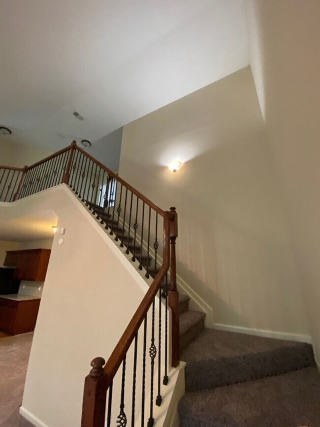 Foto del edificio - NEW PRICE - Charming Craftsman in sought-a...