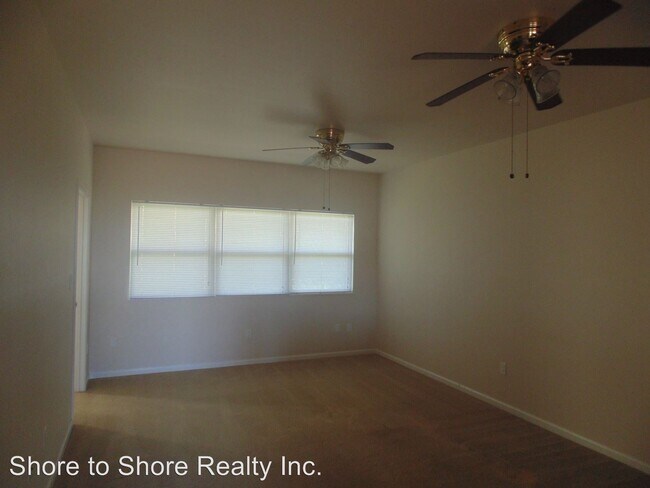 Building Photo - 215 Hooulu Ln