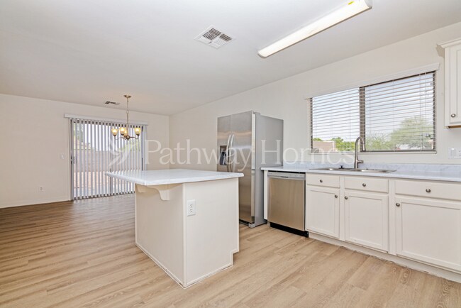 Building Photo - 8839 W Manzanita Dr