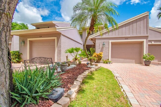 Building Photo - 6640 Thornhill Ct
