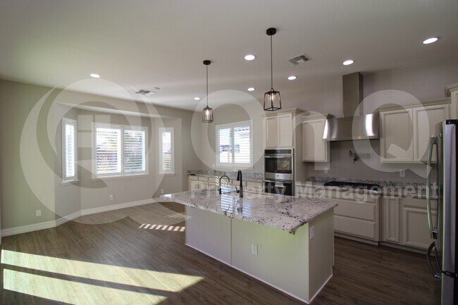 Building Photo - 3835 E Carob Dr