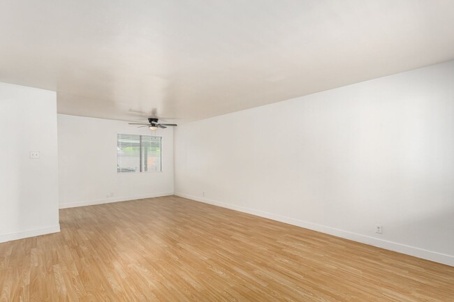Building Photo - Upgraded One Bedroom, One Bathroom at 28 o...