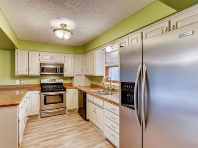Building Photo - Must See Single Family Home!  Fenced in Ya...