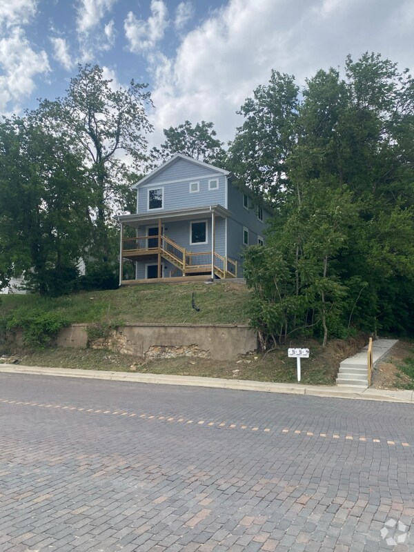 Building Photo - 1029 Commercial St