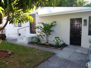 Building Photo - 1023 SW 12th Ct