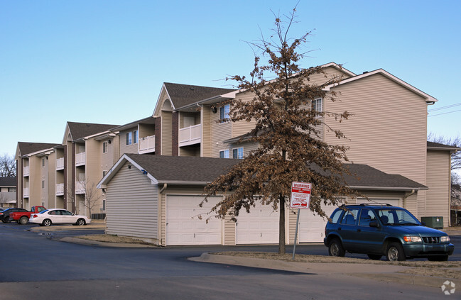 Building & Garage Linden Bartlesville OK - Linden Apartments