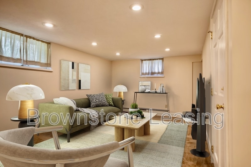 Photo - 920 E 9th Ave