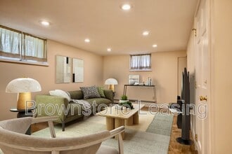 Building Photo - 920 E 9th Ave