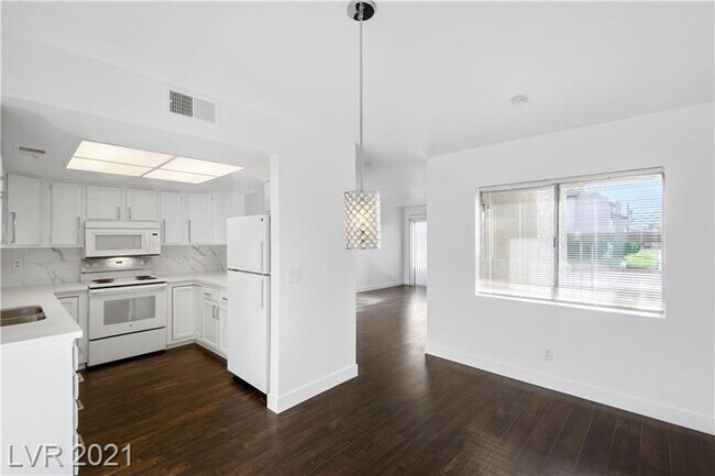 Foto del edificio - 3749 Carlyle Dr