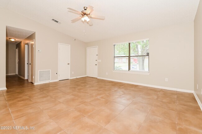 Foto del edificio - 2421 Olson Ln