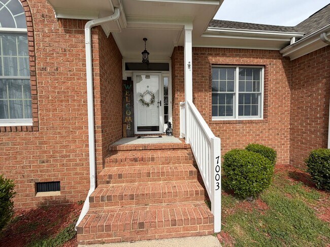 Foto del edificio - 7003 Neal Ct