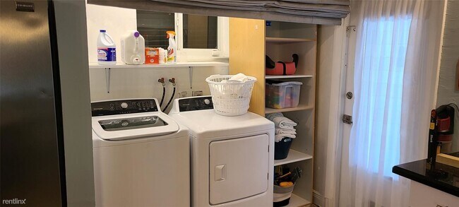 Foto del edificio - 2 br, 2 bath House - 2150 NE 52nd St