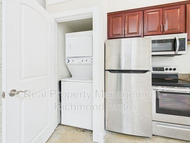 Building Photo - 1705 E Franklin St