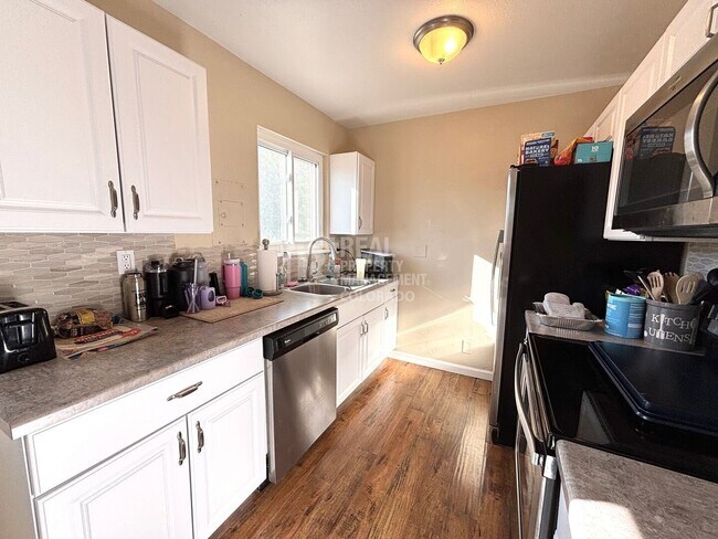 Building Photo - 4475 Anjelina Cir N