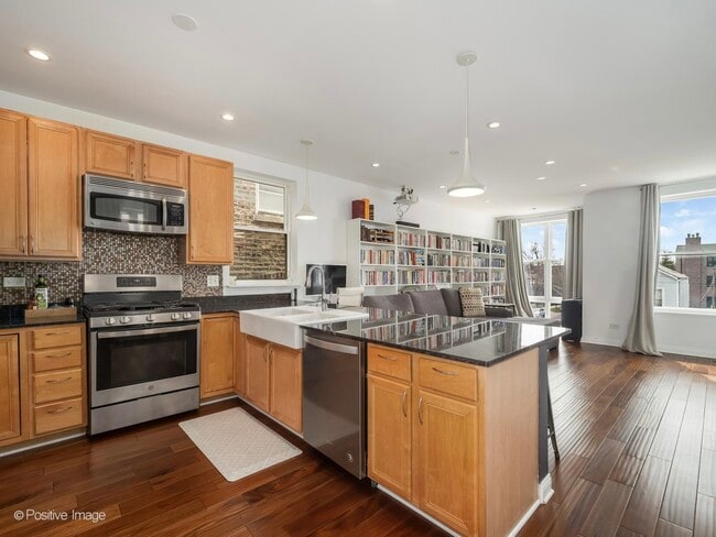 Foto del edificio - 3502 W Diversey Ave