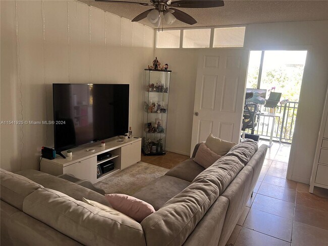 Foto del edificio - 16909 N Bay Rd