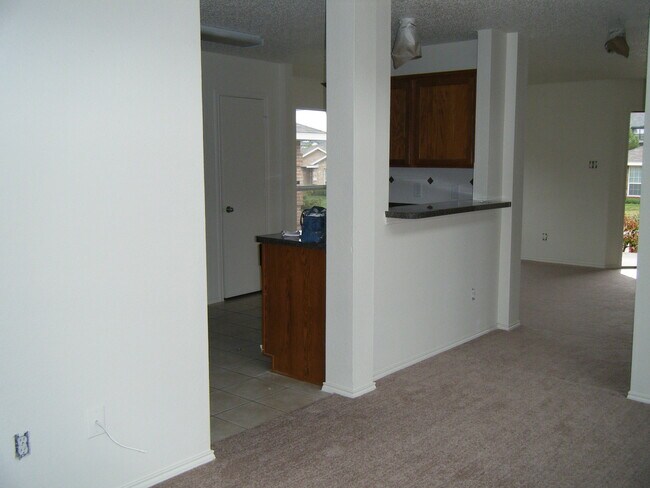 Building Photo - Beautiful 2 Story 4 Bedroom home in DeSoto
