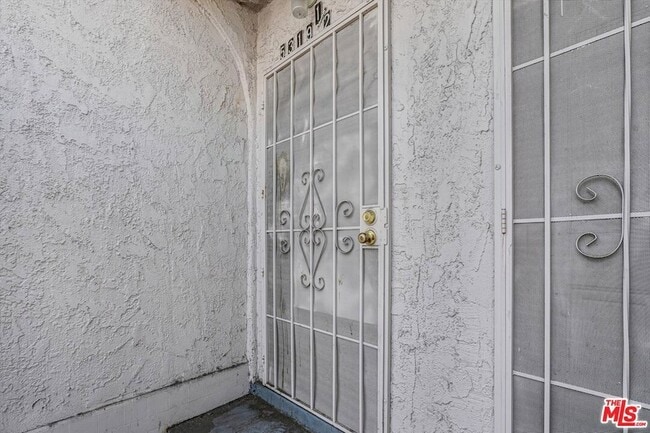 Foto del edificio - 5319 1/2 Normandie Avenue Unit