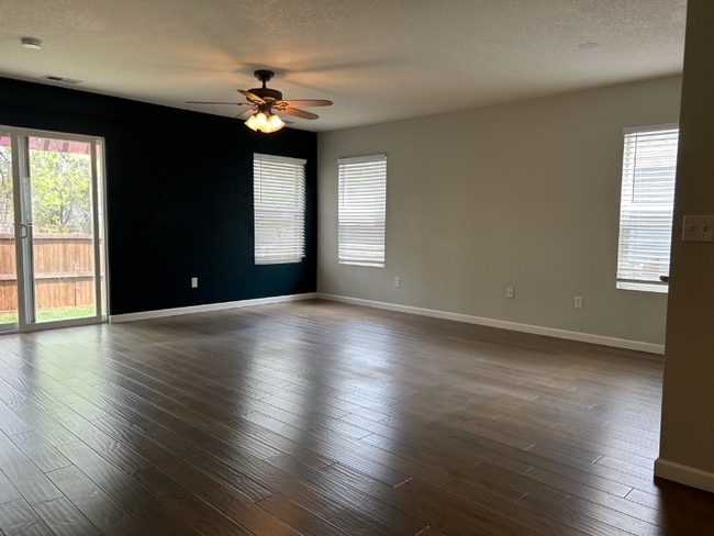Building Photo - 526 Plowman Way