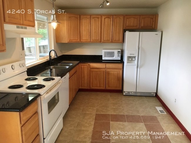 Building Photo - 4240 S Orcas St