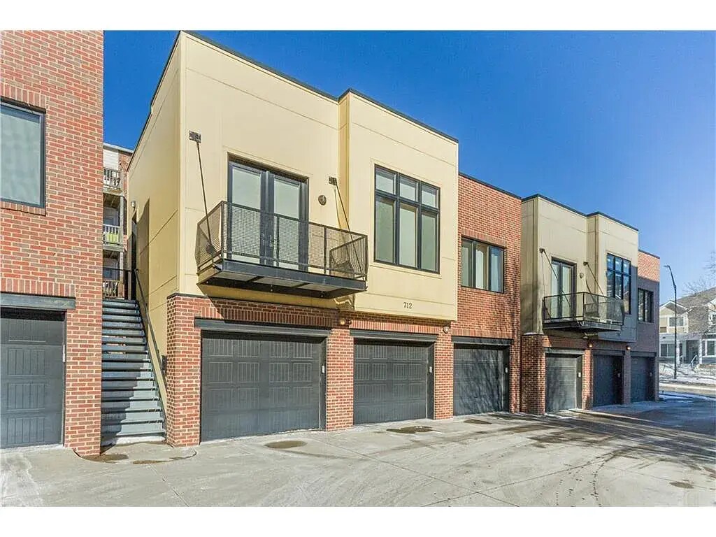 712 15th St Unit 712, Des Moines, IA 50314 Condo for Rent in Des