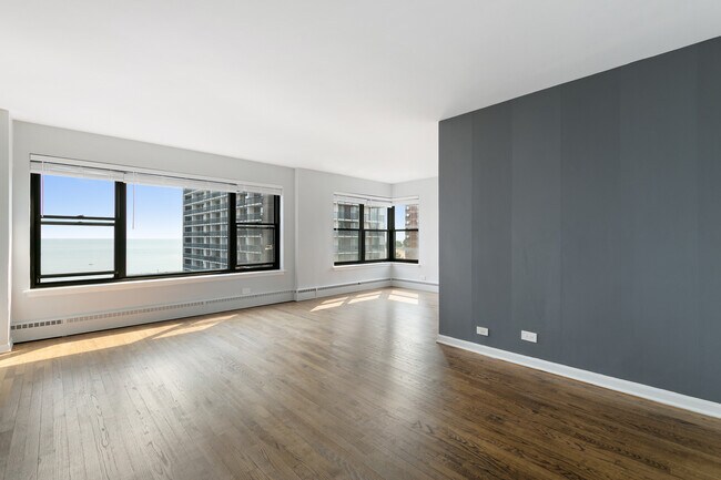 Building Photo - 5858 N Sheridan Rd