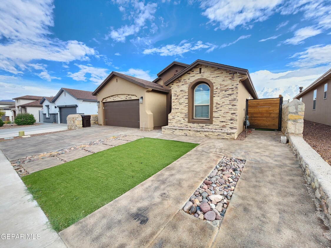 867 Cedar Park Ave, Santa Teresa, NM 88008 House Rental in Santa