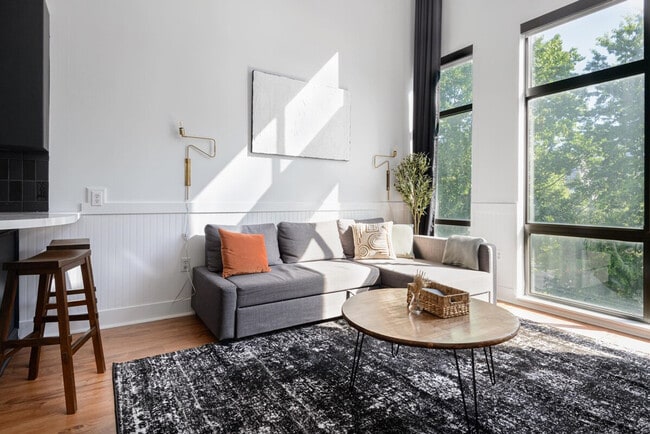 Foto del edificio - 700 N Graham St