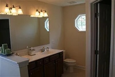 Foto del edificio - 868 Rolling Pines Loop Rd