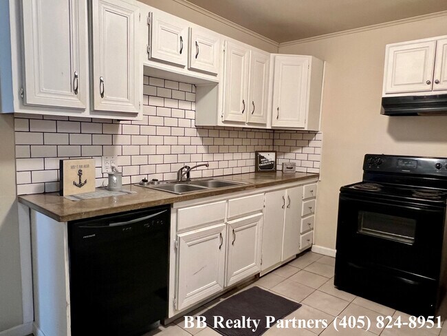 Building Photo - 312 S Florence Ave