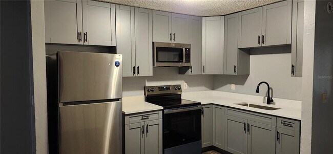Foto del edificio - 9816 N 12th St