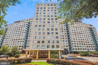 Building Photo - 10500 ROCKVILLE PIK